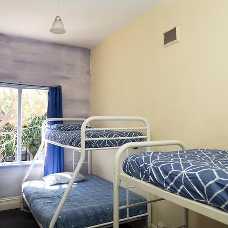Pirates Backpackers Hostel ฟรีแมนเทิล ภายนอก รูปภาพ